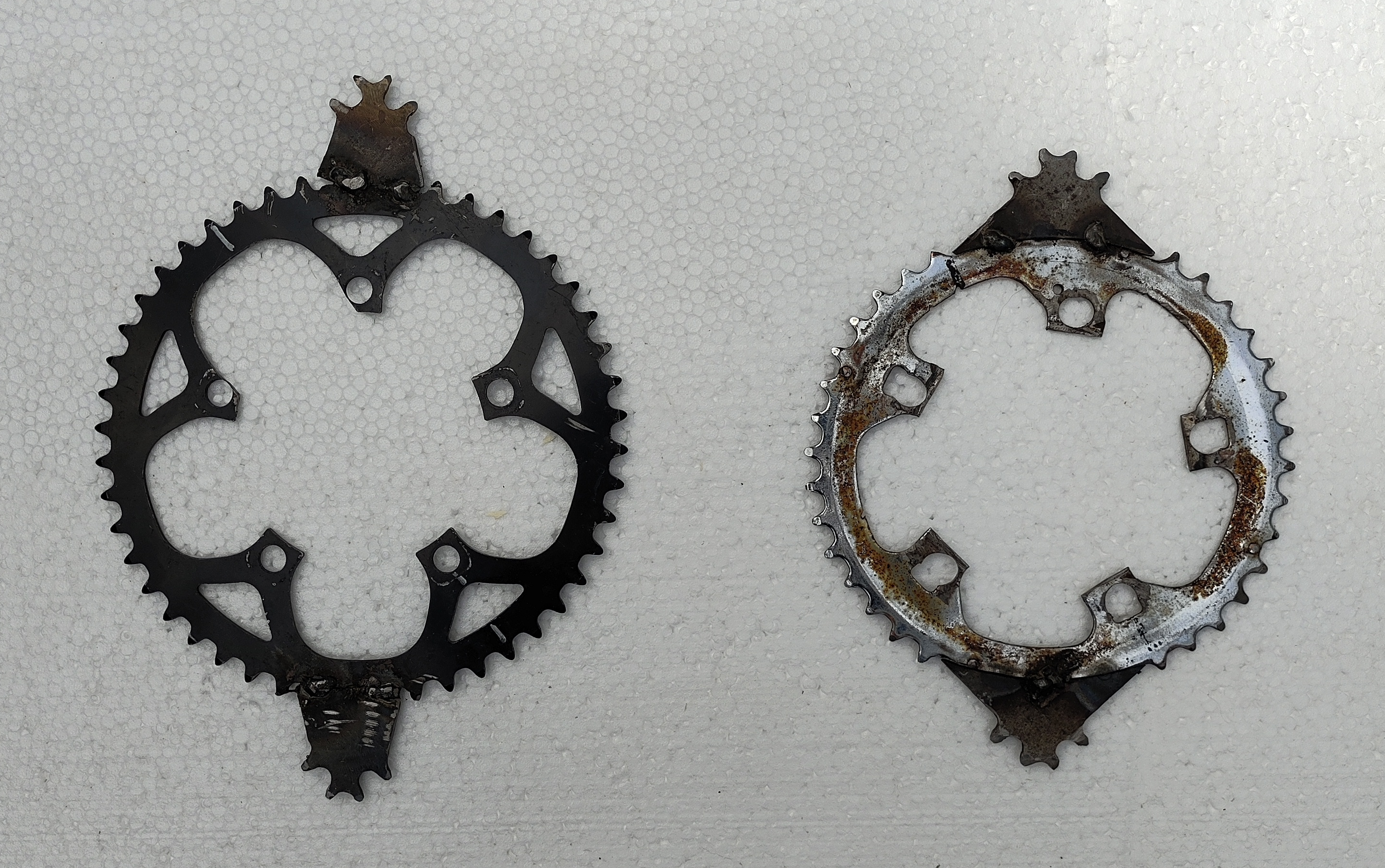 Original steel welded crownrings on 48T and 46T chiangings.